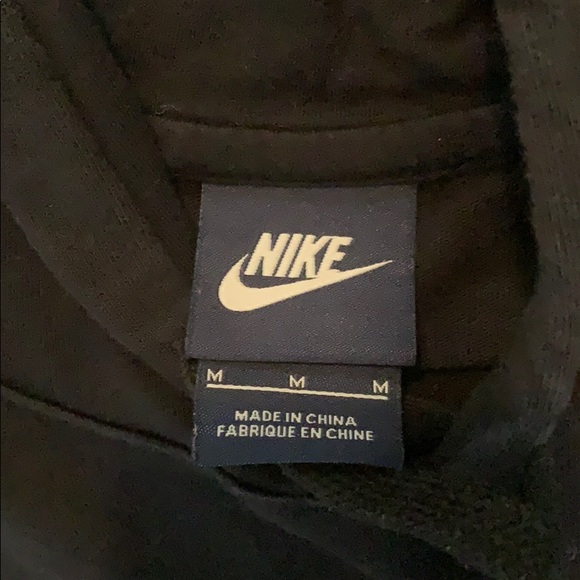 Black simple Nike hoodie - Picture 2 of 2